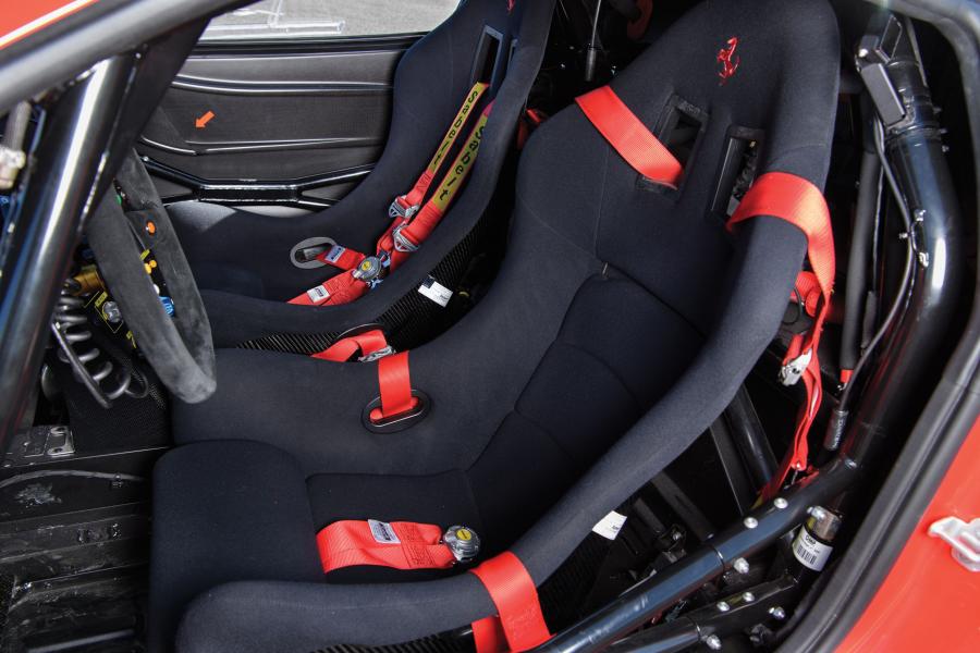 Интерьер Ferrari 488 Challenge 2017 года  (фото 38 из 38)